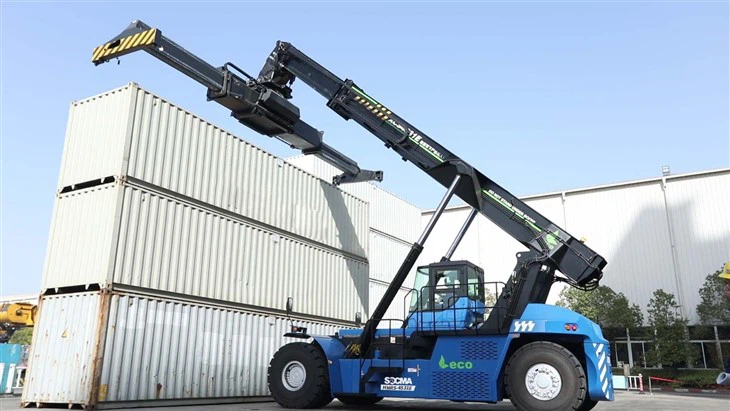 Lithium Battery Electric 45T Reach Stacker For Container Port Equipment
