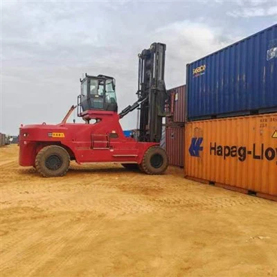 Wózek widłowy terenowy o udźwigu 35 ton