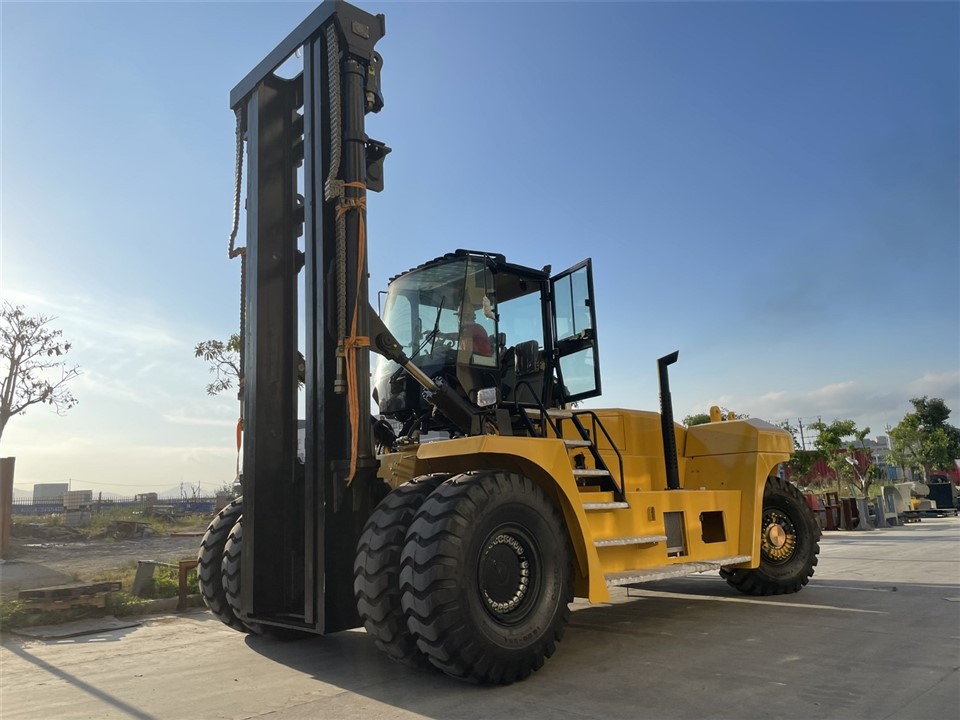 SOCMA 42 Ton Forklift HNF420-1250-A factory