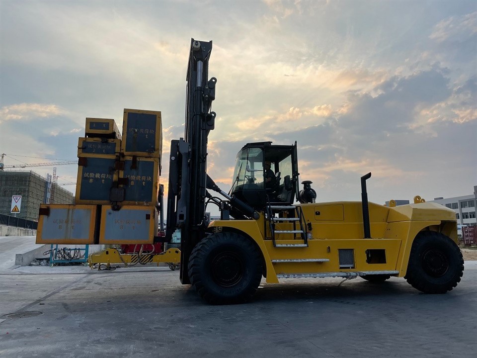 SOCMA 42 Ton Forklift HNF420-1250-A price